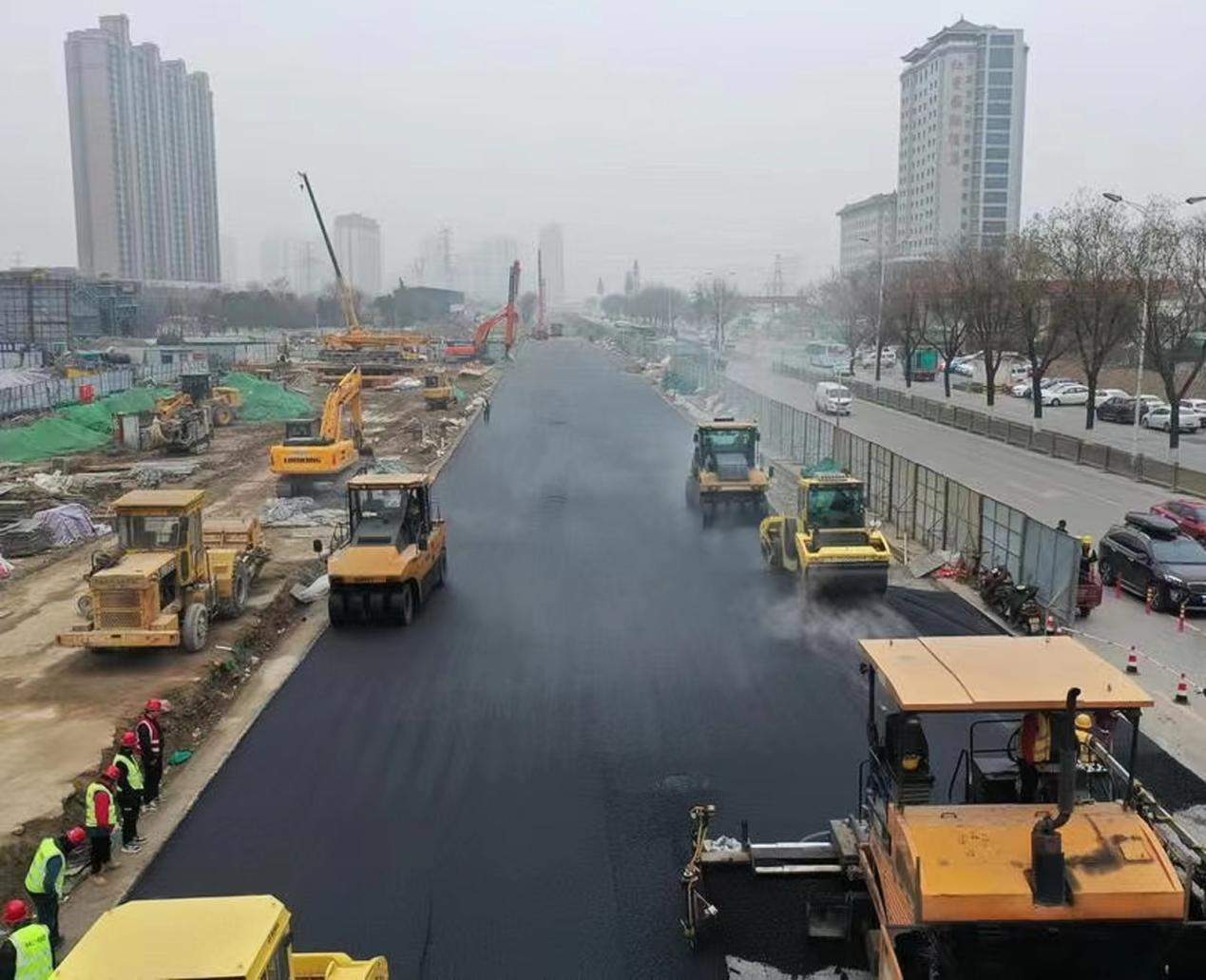陕西四方：西咸新区世纪大道提升改造项目主干道半幅贯通